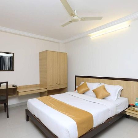 Hotel Half Moon Chennai Exterior photo