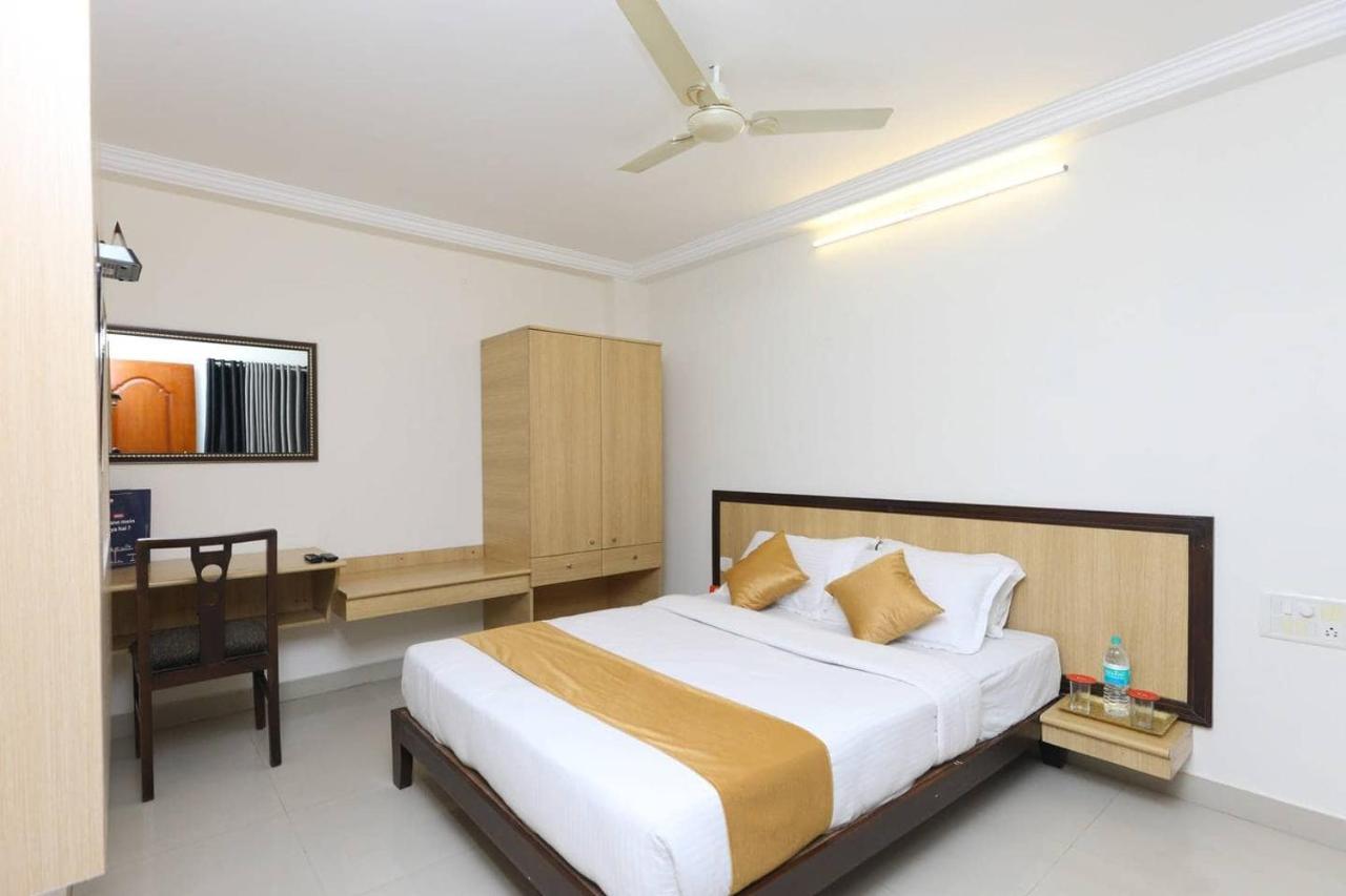 Hotel Half Moon Chennai Exterior photo