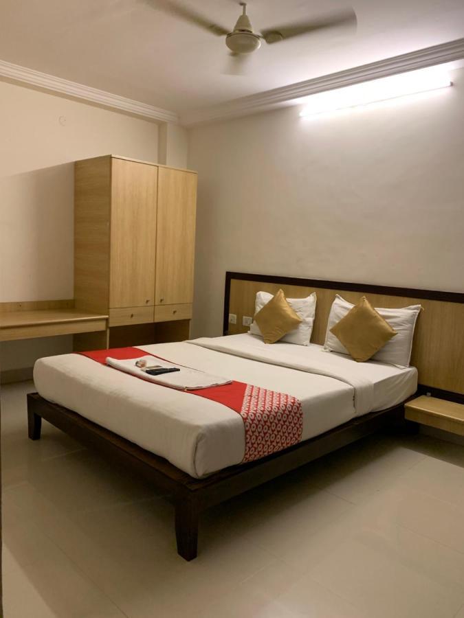 Hotel Half Moon Chennai Exterior photo