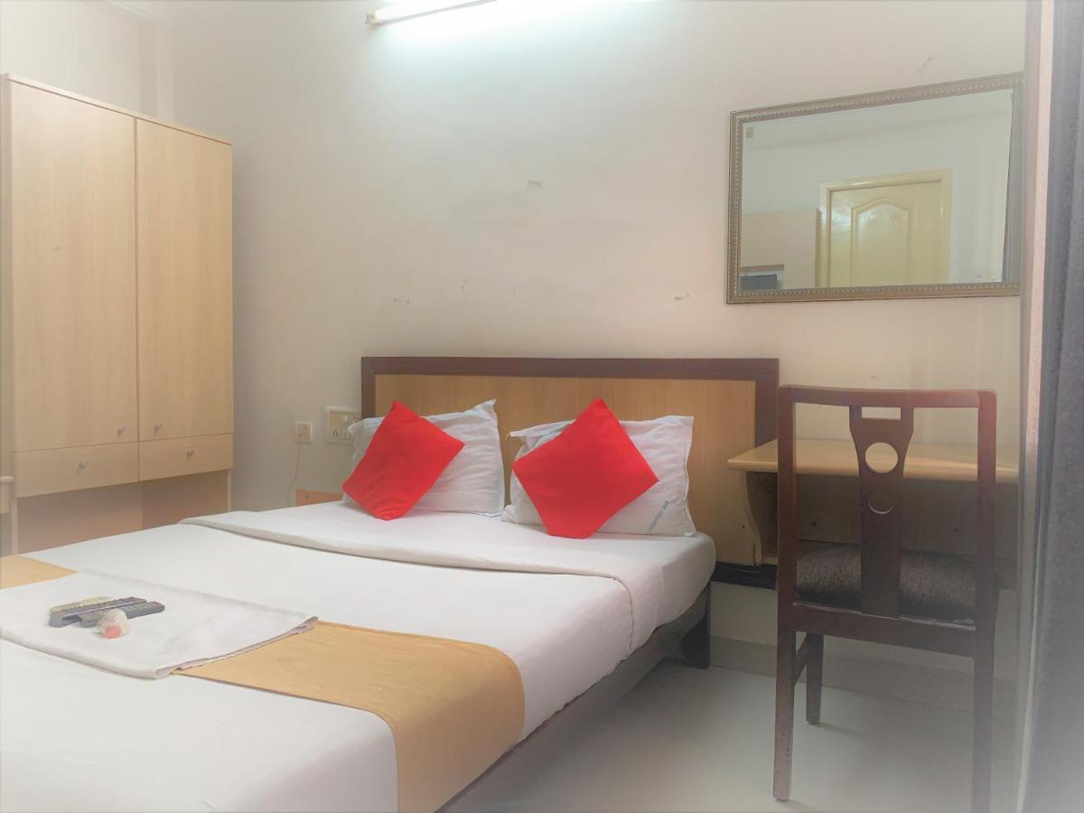 Hotel Half Moon Chennai Exterior photo