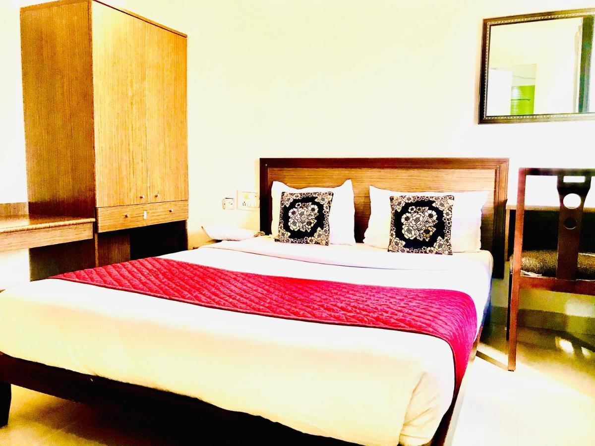 Hotel Half Moon Chennai Exterior photo