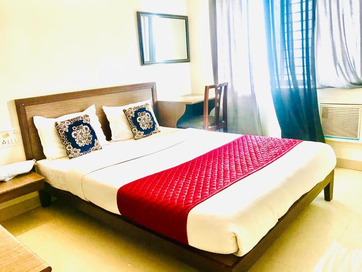 Hotel Half Moon Chennai Exterior photo
