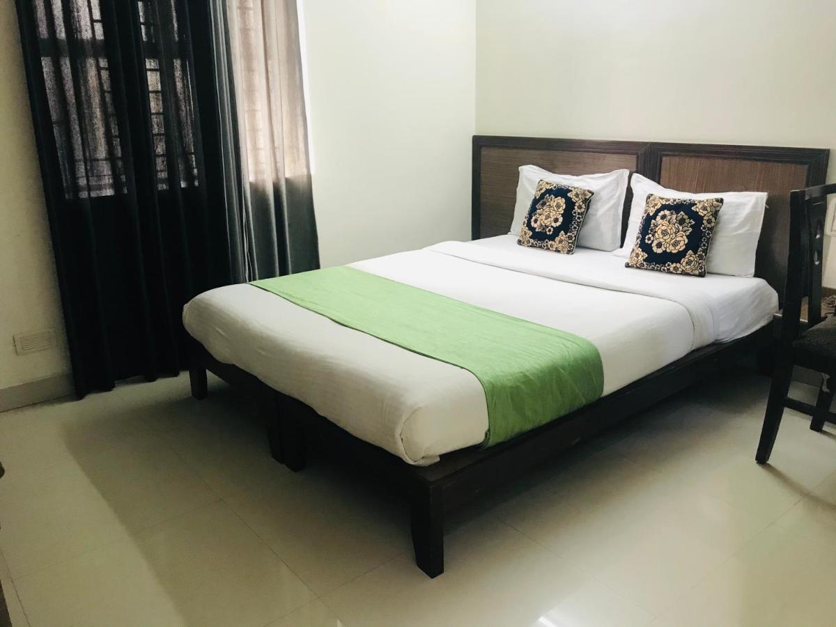 Hotel Half Moon Chennai Exterior photo